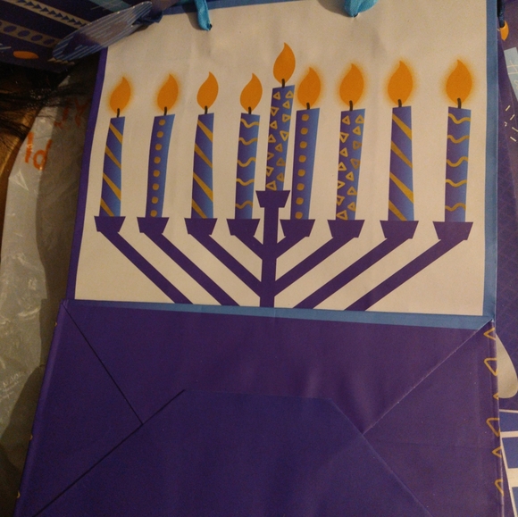 Happy Hanukkah Bundle: 8 Gift Bags & 6 Gift Cards - Picture 9 of 10